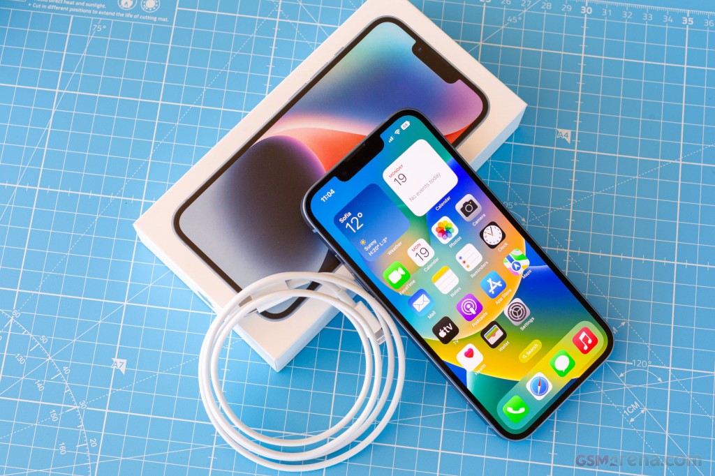 Apple iPhone 14 hands-on photo 1
