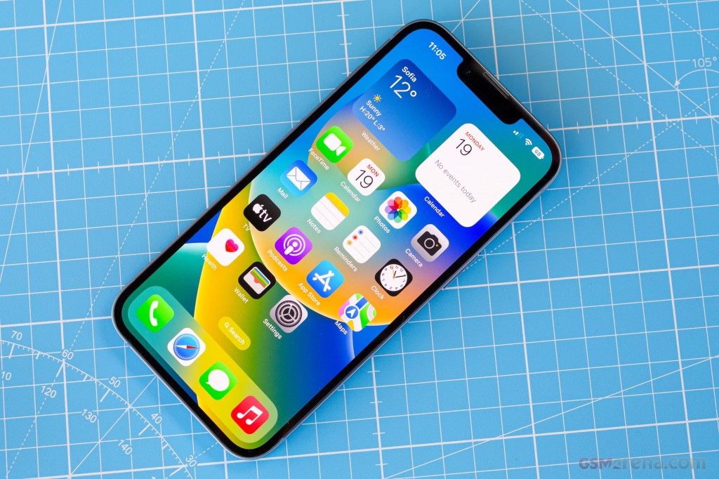 Apple iPhone 14 hands-on photo 2