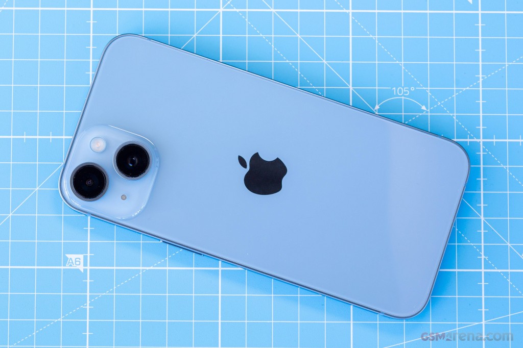 Apple iPhone 14 hands-on photo 3