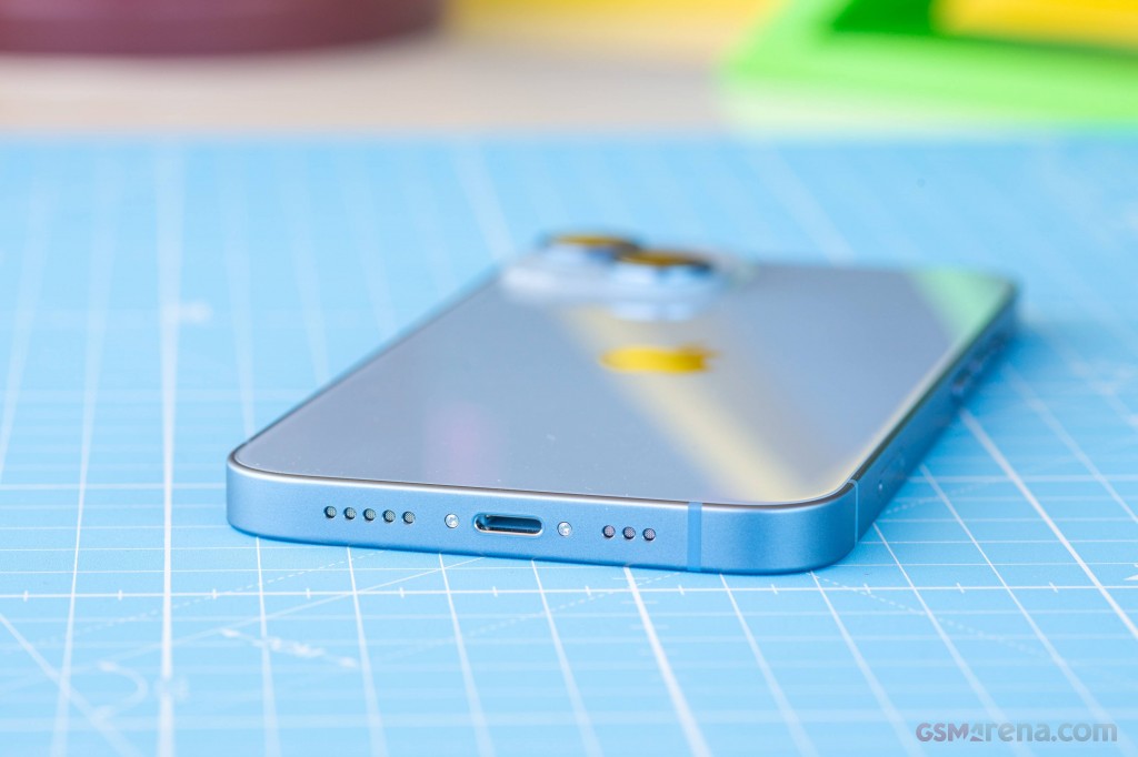 Apple iPhone 14 hands-on photo 12