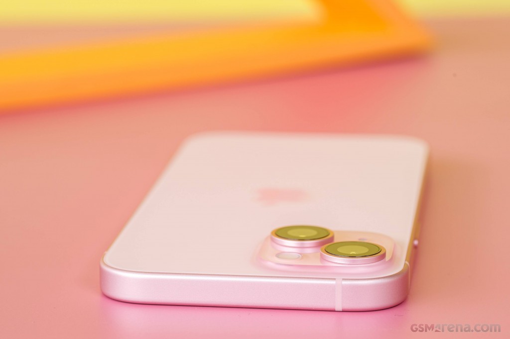 Apple iPhone 15 hands-on photo 3