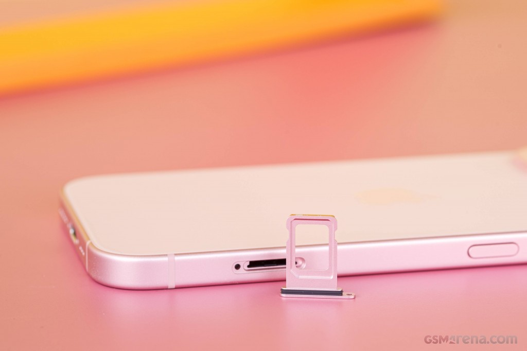 Apple iPhone 15 hands-on photo 7