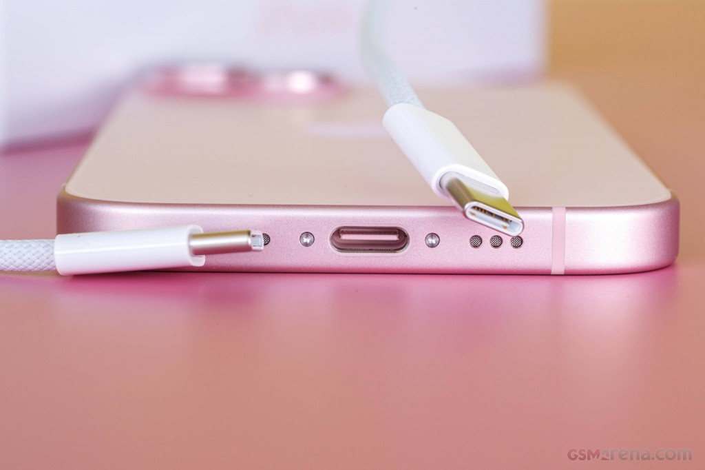 Apple iPhone 15 hands-on photo 15
