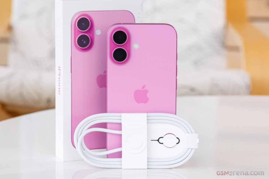 Apple iPhone 16 hands-on photo 1