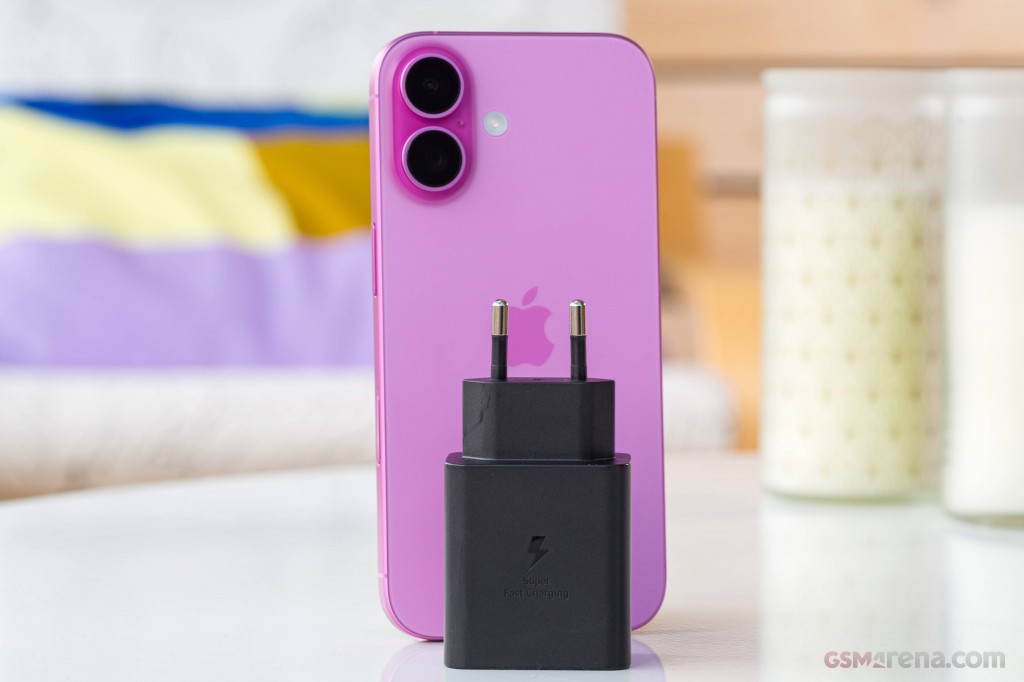 Apple iPhone 16 hands-on photo 2