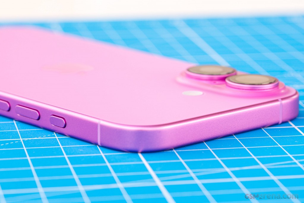 Apple iPhone 16 hands-on photo 12