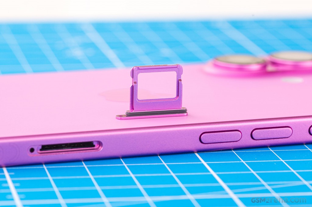 Apple iPhone 16 hands-on photo 13