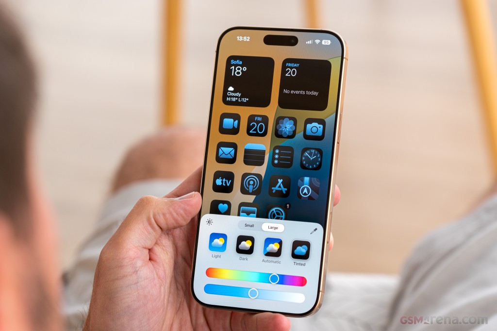 Apple iPhone 16 hands-on photo 24
