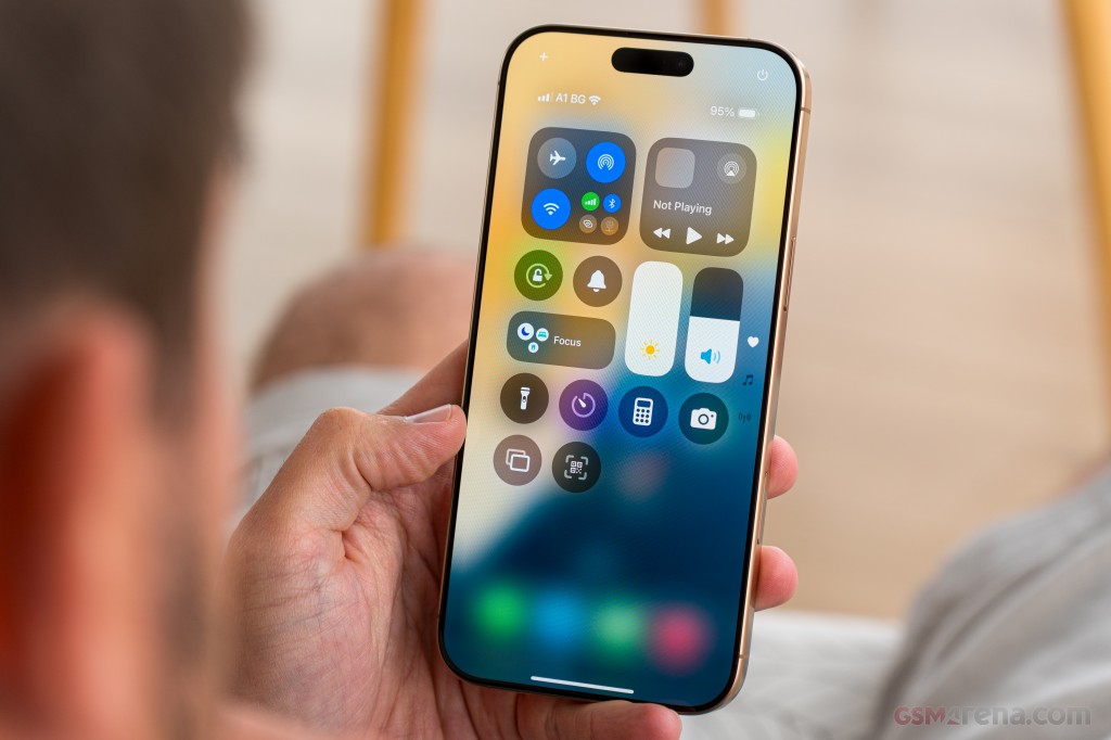 Apple iPhone 16 hands-on photo 25