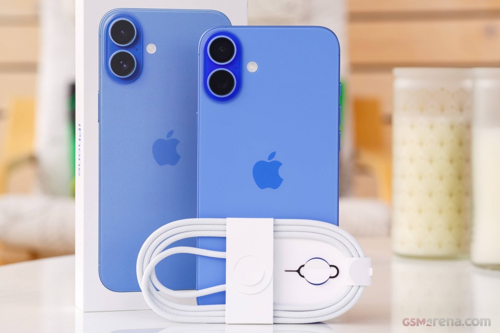 Apple iPhone 16 Plus hands-on photo 1