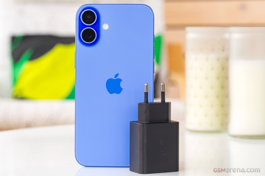 Apple iPhone 16 Plus hands-on photo 2