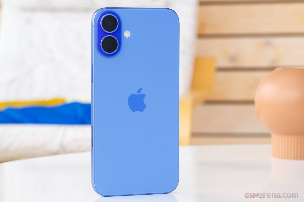 Apple iPhone 16 Plus hands-on photo 8