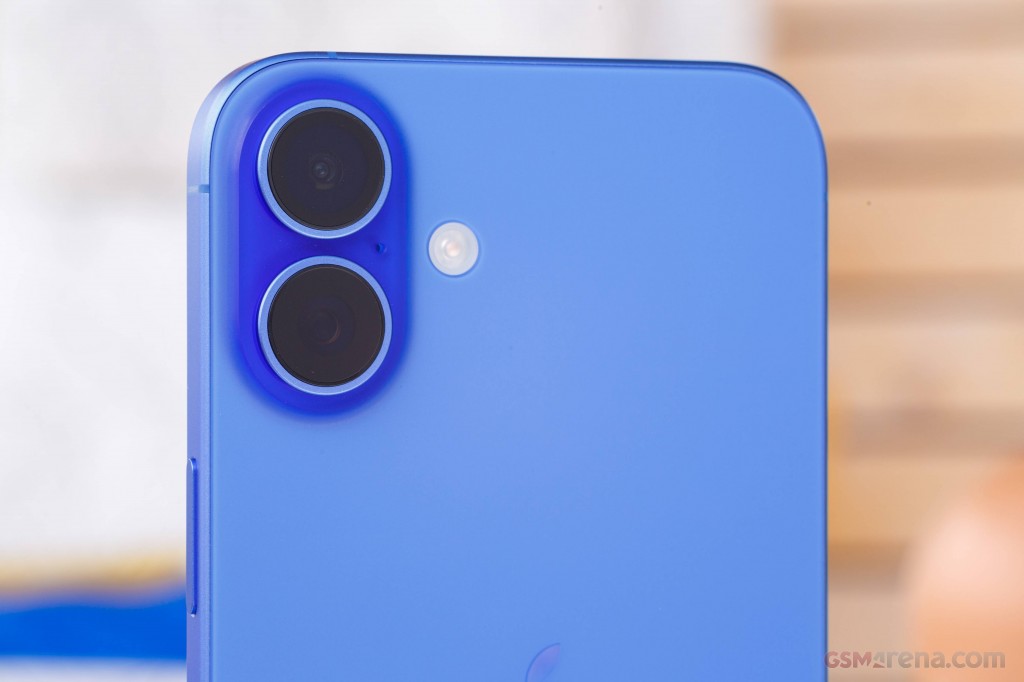 Apple iPhone 16 Plus hands-on photo 11