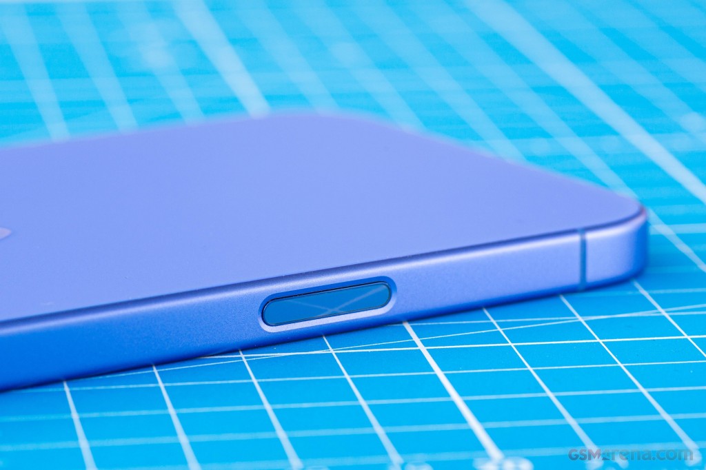 Apple iPhone 16 Plus hands-on photo 12