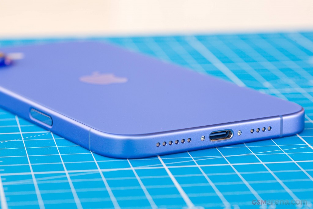 Apple iPhone 16 Plus hands-on photo 13