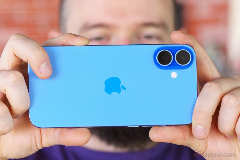Apple iPhone 16 Plus hands-on photo 19
