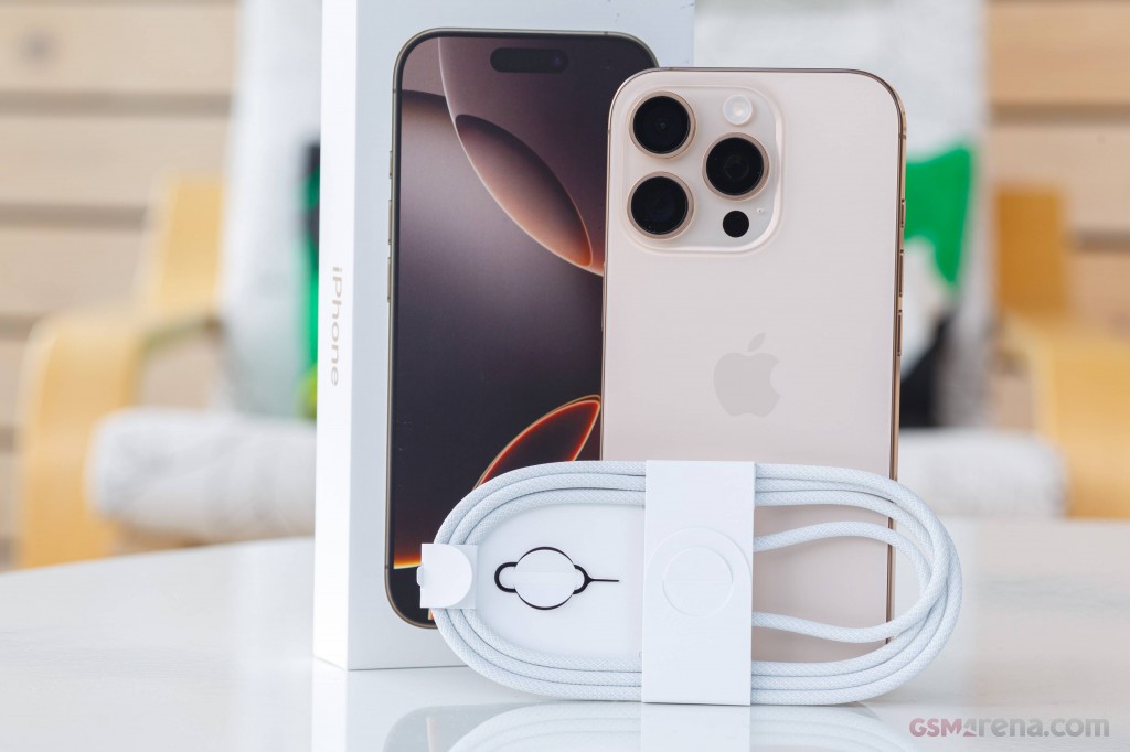 Apple iPhone 16 Pro hands-on photo 1