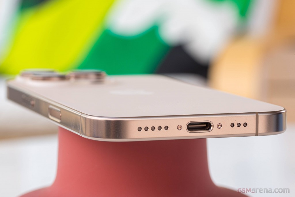 Apple iPhone 16 Pro hands-on photo 17