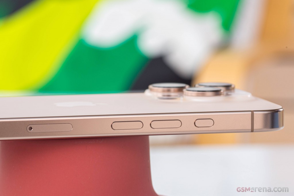 Apple iPhone 16 Pro hands-on photo 18