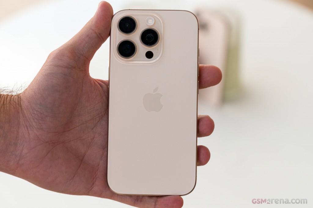 Apple iPhone 16 Pro hands-on photo 23