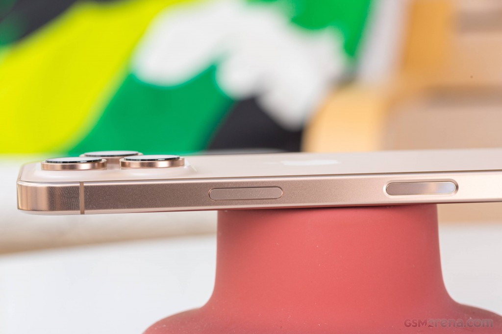 Apple iPhone 16 Pro Max hands-on photo 15