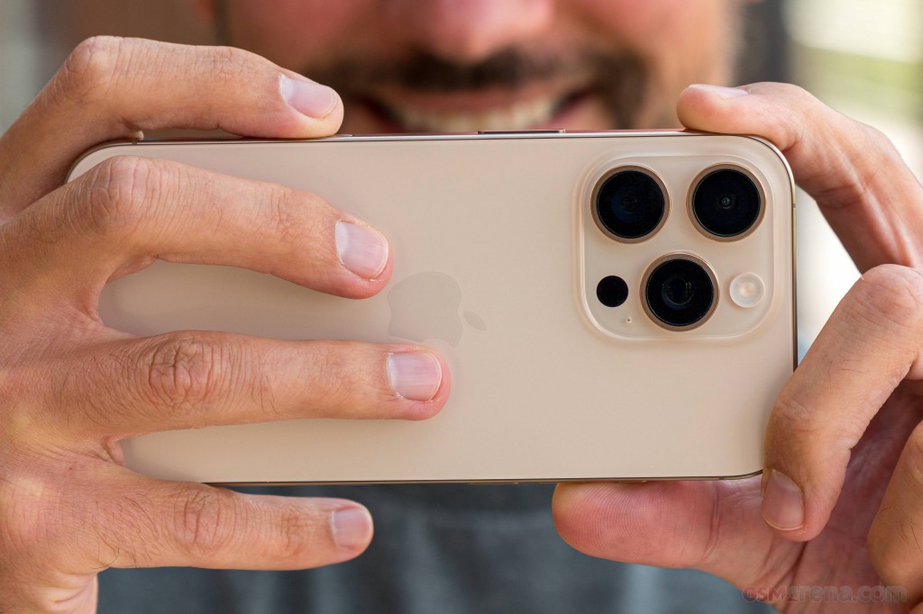 Apple iPhone 16 Pro Max hands-on photo 21