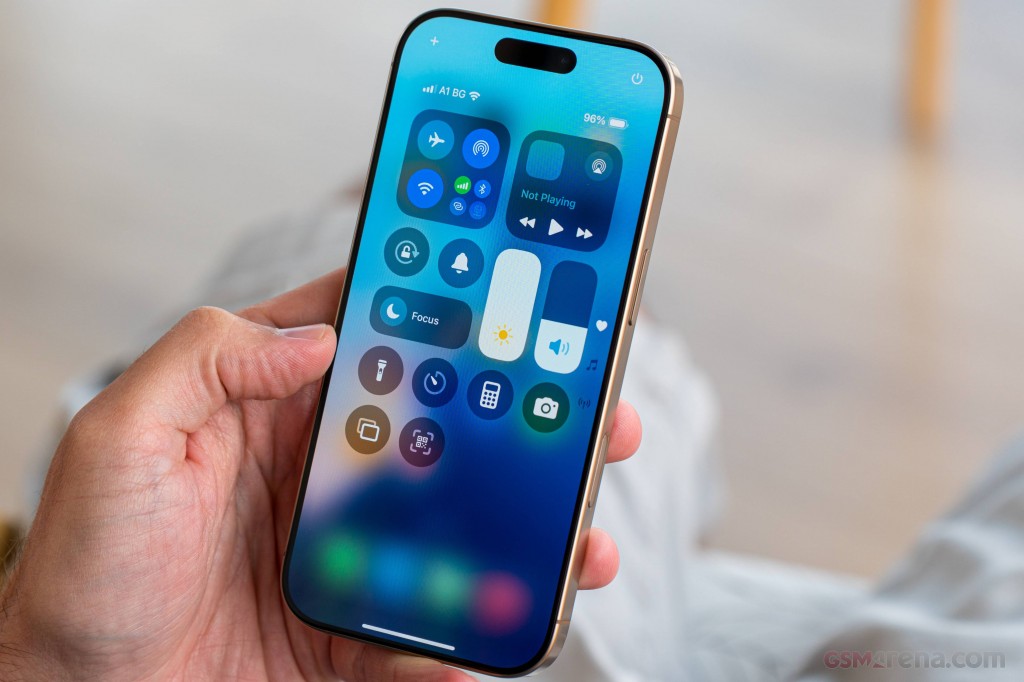 Apple iPhone 16 Pro Max hands-on photo 31