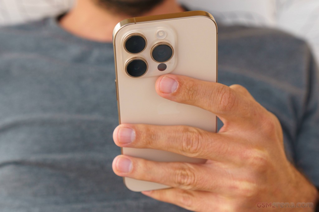 Apple iPhone 16 Pro Max hands-on photo 33
