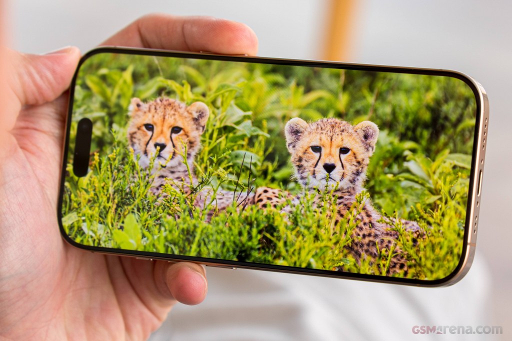 Apple iPhone 16 Pro Max hands-on photo 34