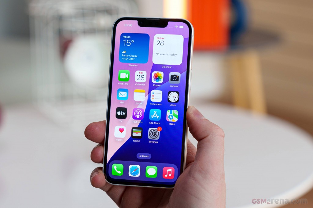 Apple iPhone 16e hands-on photo 20