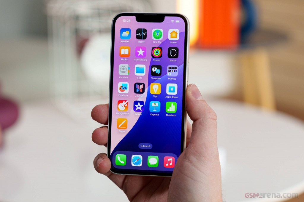 Apple iPhone 16e hands-on photo 22