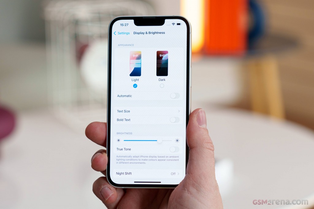Apple iPhone 16e hands-on photo 25