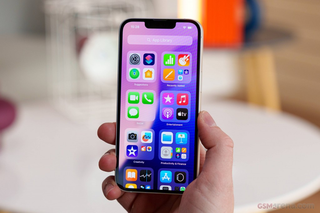 Apple iPhone 16e hands-on photo 26