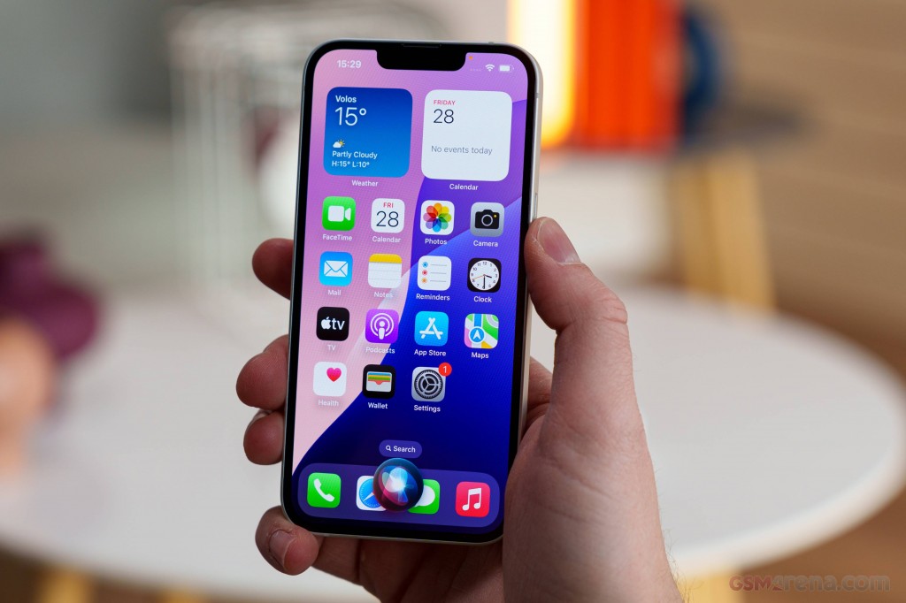 Apple iPhone 16e hands-on photo 30