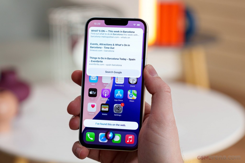Apple iPhone 16e hands-on photo 31