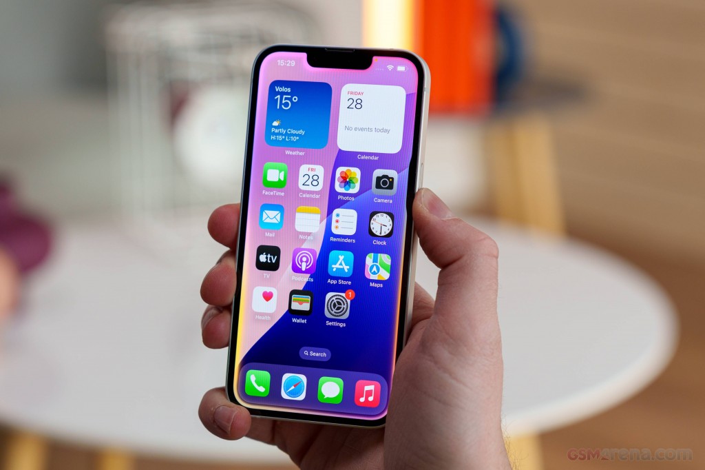 Apple iPhone 16e hands-on photo 32