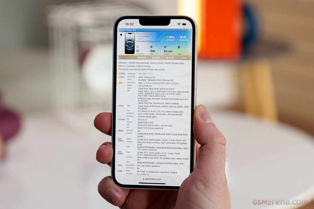 Apple iPhone 16e hands-on photo 34