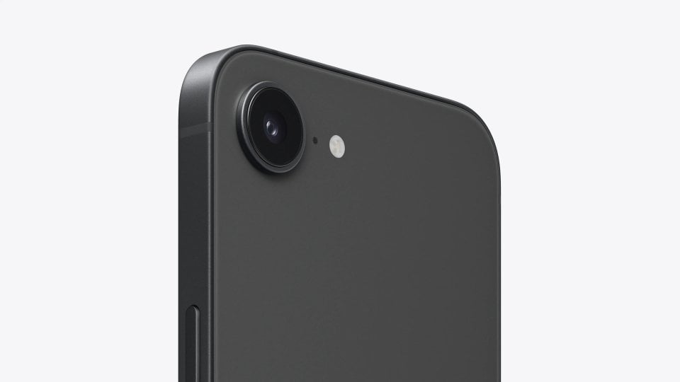 Apple iPhone 16e view 9