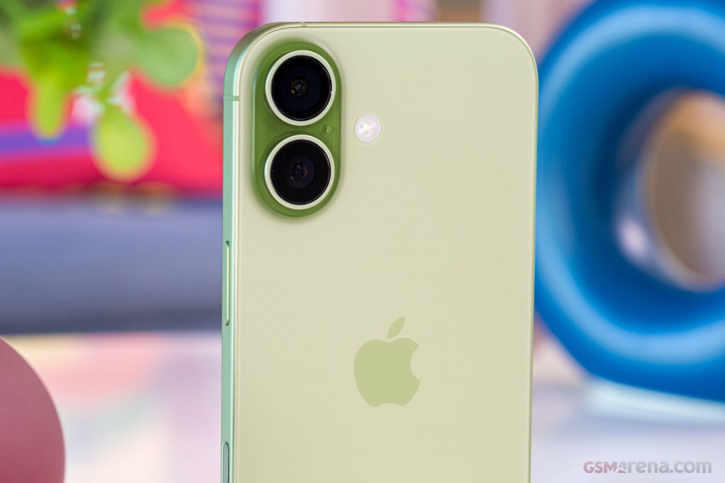 Apple iPhone 17 hands-on photo 3