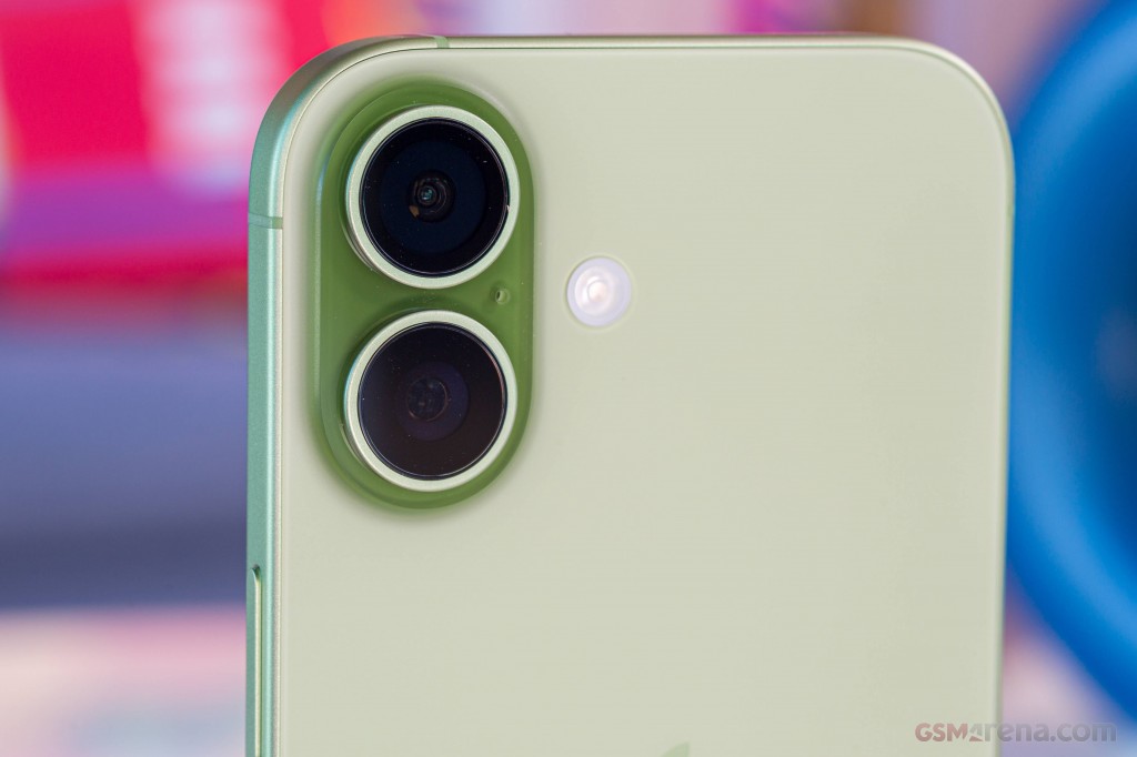 Apple iPhone 17 hands-on photo 4