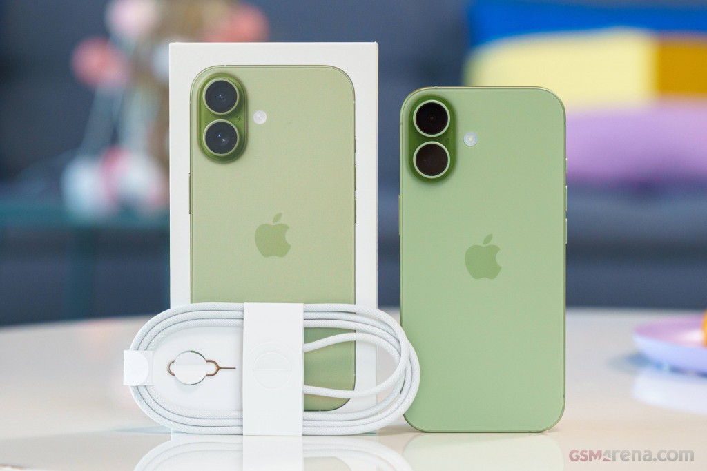 Apple iPhone 17 hands-on photo 14
