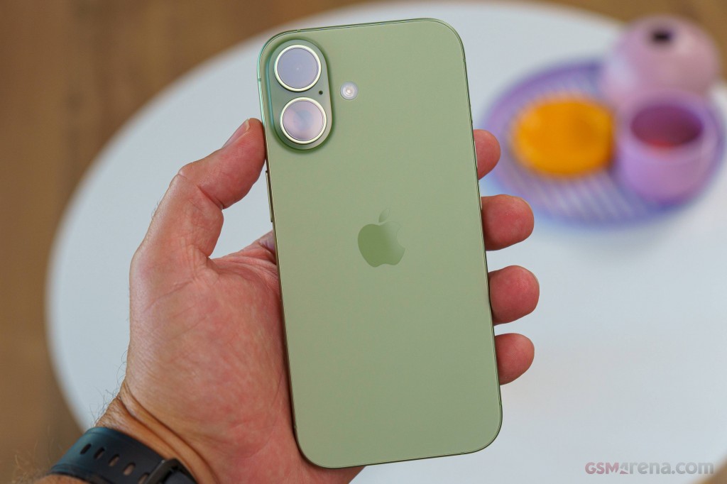 Apple iPhone 17 hands-on photo 15