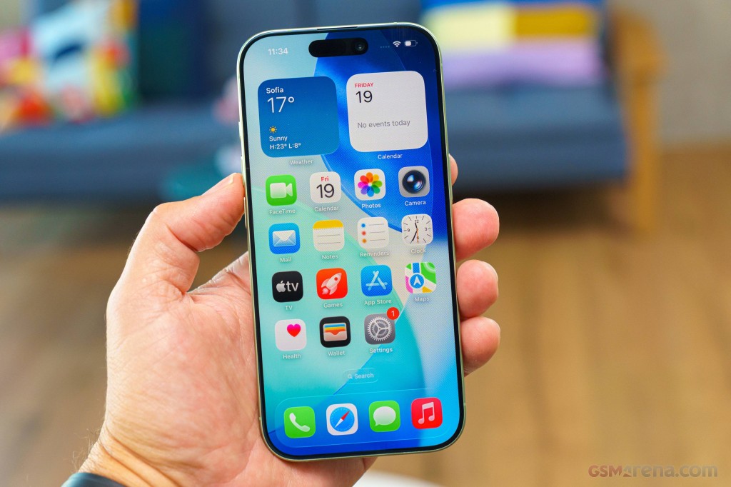Apple iPhone 17 hands-on photo 16