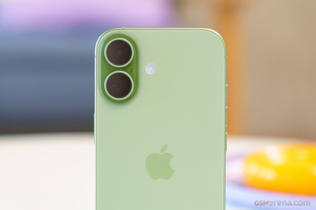 Apple iPhone 17 hands-on photo 17