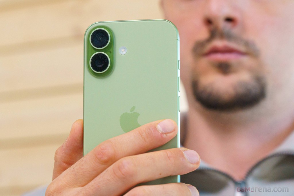 Apple iPhone 17 hands-on photo 19