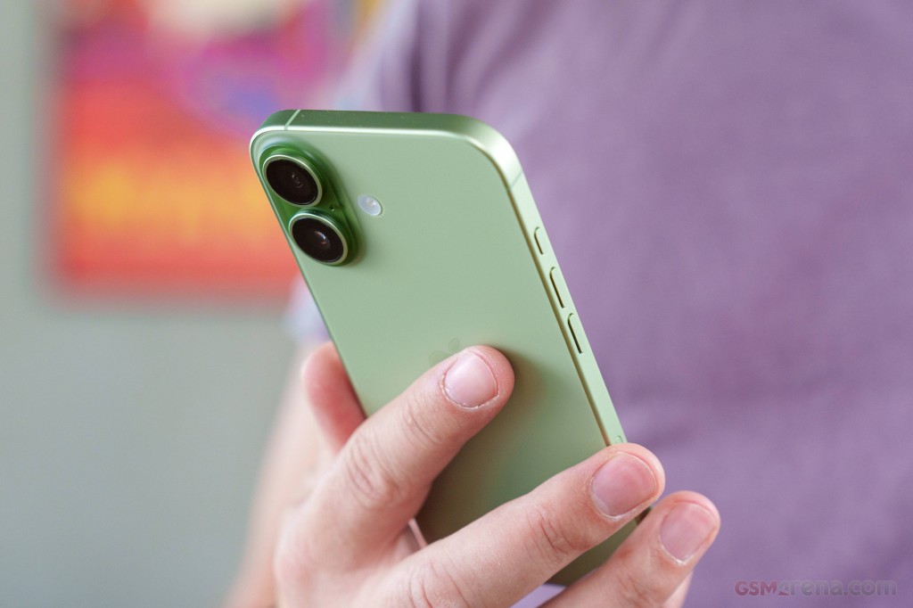 Apple iPhone 17 hands-on photo 24