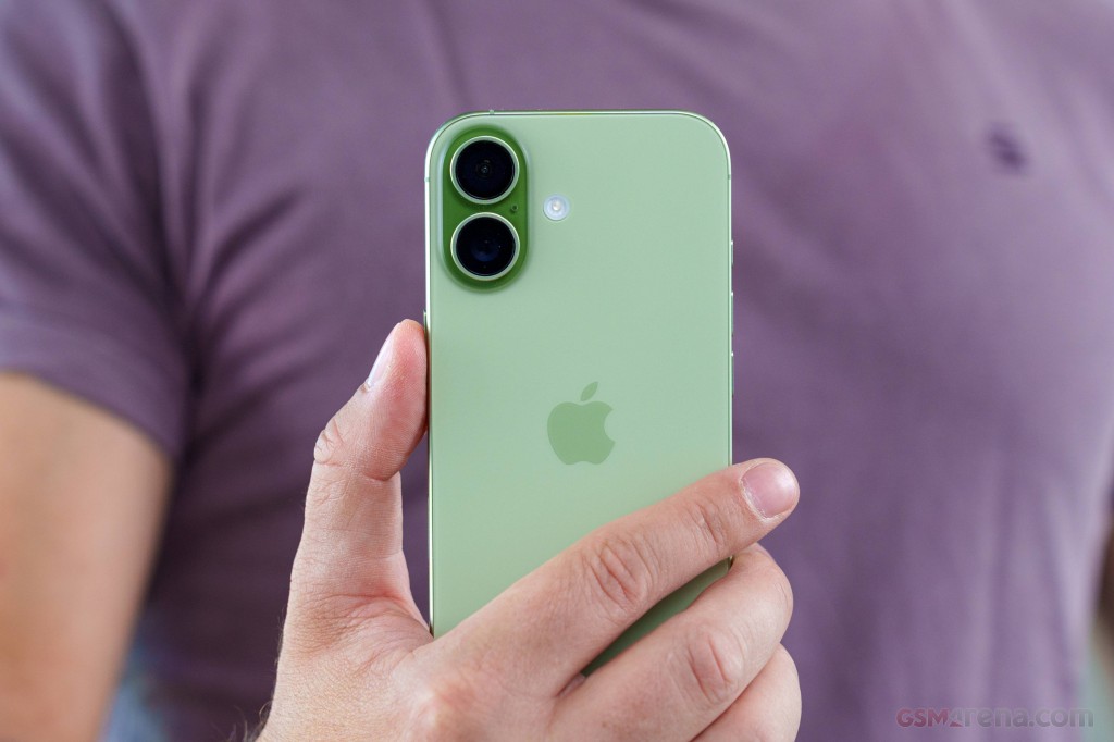 Apple iPhone 17 hands-on photo 25