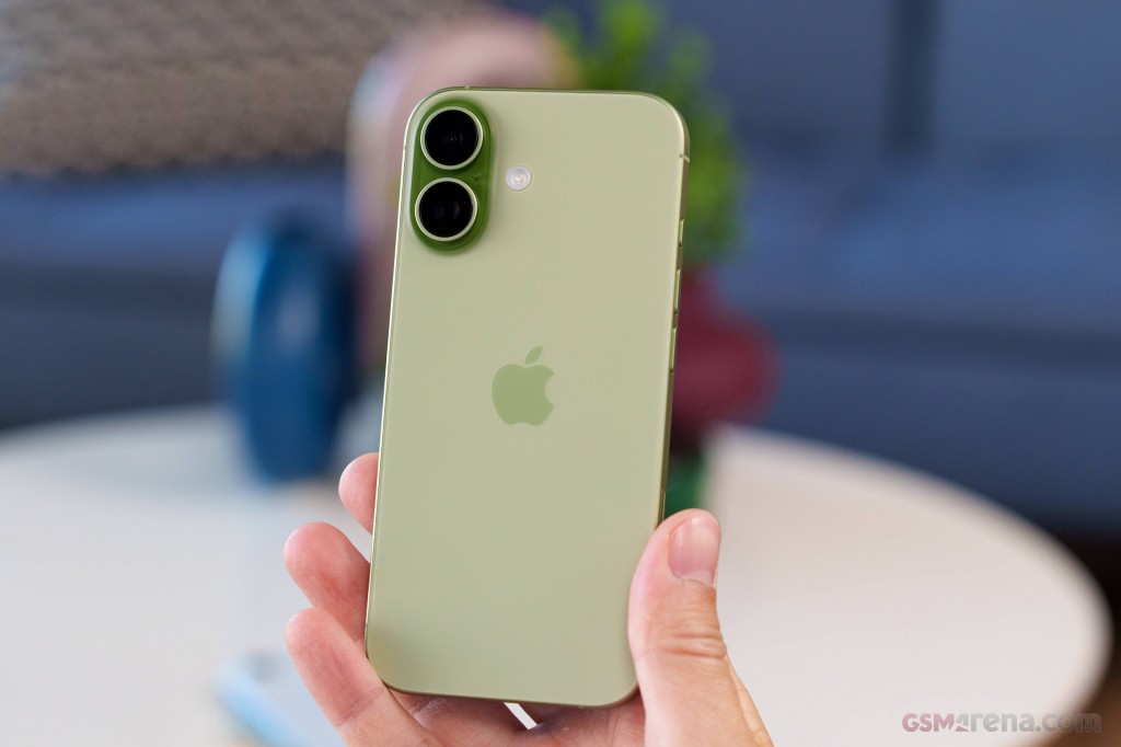 Apple iPhone 17 hands-on photo 28
