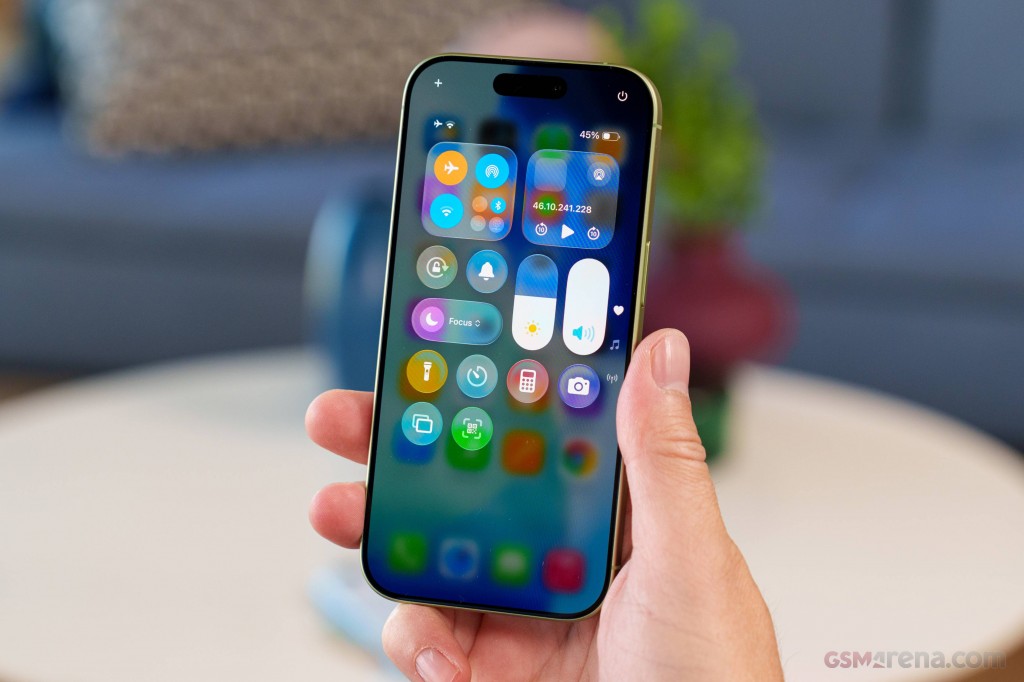 Apple iPhone 17 hands-on photo 34