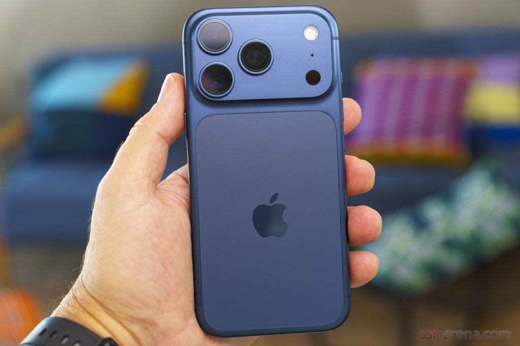 Apple iPhone 17 Pro hands-on photo 2